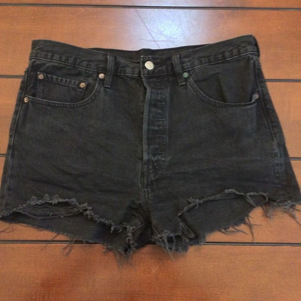 Levi’s 501 raw hem black buttonfly shorts 32